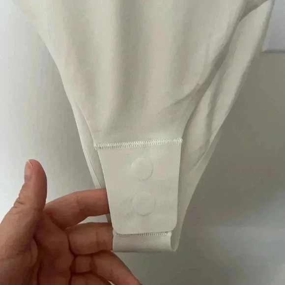 Lululemon Wundermost Ultra-Soft Nulu High-Neck Sleeveless Bodysuit - Bone - M - Picture 7 of 11